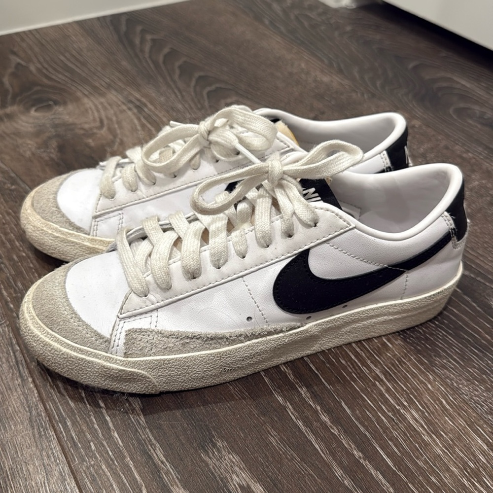 Nike Blazer Low Sneakers
